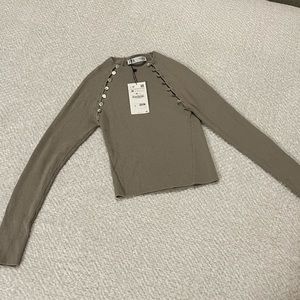 NWT Zara Gray Ribbed Sweater With Buttoned Up Sleeves Size Medium